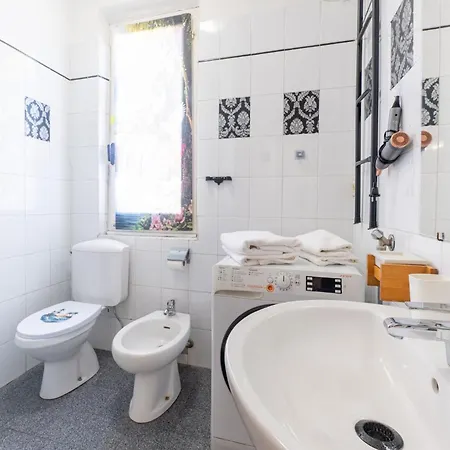 Guesthost - Cozy Near Lanfranchi Stadium Apartment *