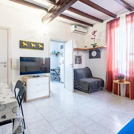 Guesthost - Cozy Near Lanfranchi Stadium Parma