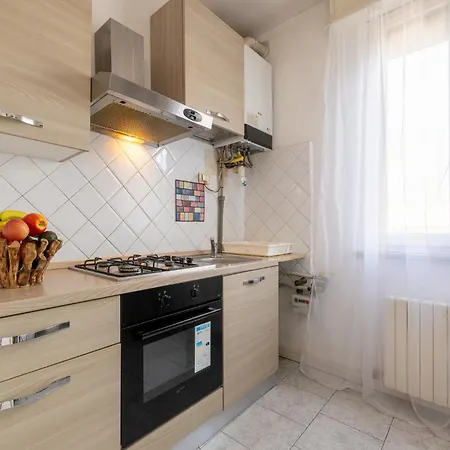 Guesthost - Cozy Near Lanfranchi Stadium Apartment Parma